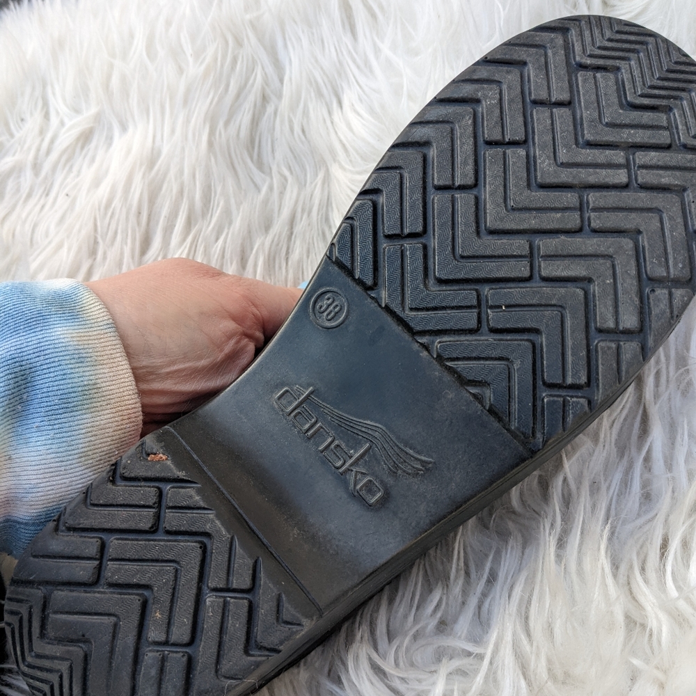 burgundy dansko clogs